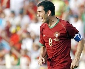 Pauleta là niềm hy vọng trên hàng công của Bồ Đào Nha. (AP)