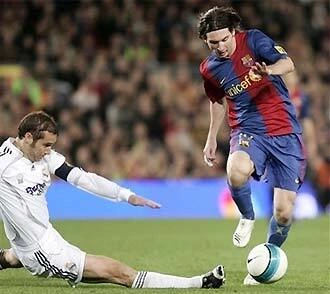 Pha đi bóng lập công có ý nghĩa quyết định của Messi ở phút 90.