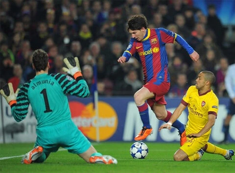 Messi (giữa) chơi hay, nhưng vô duyên