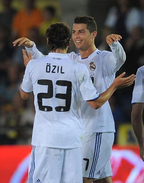 Ronaldo đóng góp bàn thắng đẹp cho Real Madrid mùa này.