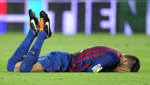 Pique chấn thương là một thiệt thòi cho Barca. Ảnh: AFP.
