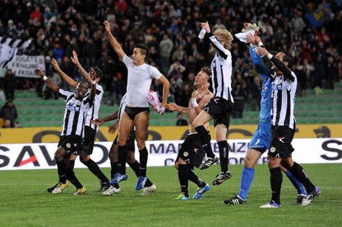Sau mùa giải trước thành công, Udinese tiếp tục gây bất ngờ khi thăng hoa và dẫn đầu bảng Serie A sau 8 vòng. Ảnh: AFP.