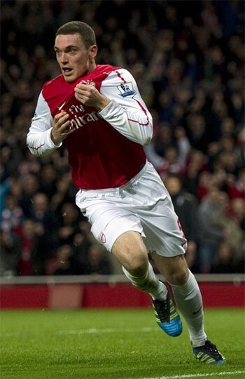 Vermaelen trận này sắm cả vai