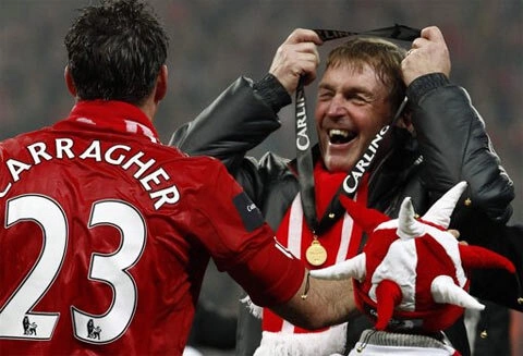 HLV Dalglish lại đem đến thành công cho Liverpool.
