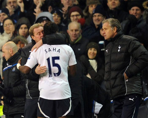 Saha chịu ơn Redknapp rất nhiều. Chính HLV 65 tuổi này là người quyết định đưa anh về Tottenham hồi tháng 1, khi Saha đang tuyệt vọng vì bị đày đọa ở Everton.