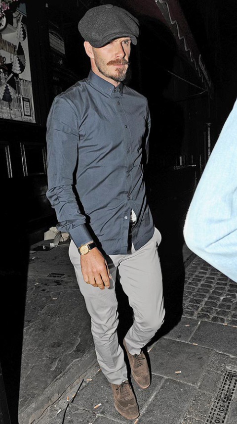 Cựu thủ quân tuyển Anh với bộ trang phục gây chú ý khi đi ăn tối với bạn bè tại London.