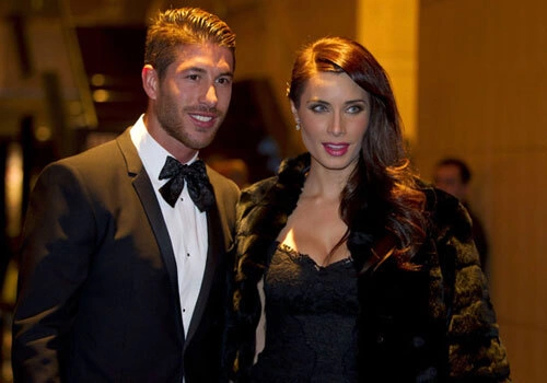 Ramos và bạn gái hơn 8 tuổi công khai thể hiện tình yêu nồng nàn trên mạng xã hội.