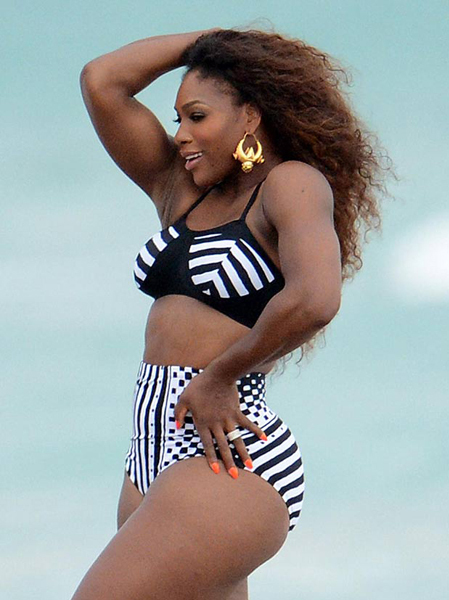 Serena diện bikini tạo dáng sexy trên bãi biển Serena diện bikini tạo dáng sexy trên bãi biển