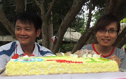 Sinh nhật 29/4 nhưng Văn Quyến được mừng sinh nhật sớm nhân dịp chuyến làm khách của Ninh Bình tại Vinh. Sinh nhật 29/4 nhưng Văn Quyến được mừng sinh nhật sớm nhân dịp chuyến làm khách của Ninh Bình tại Vinh.