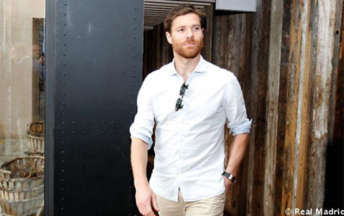 Tiền vệ Alonso. Tiền vệ Alonso.