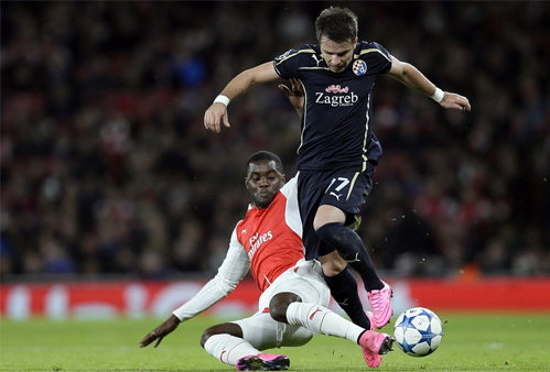ozil-va-sanchez-thap-lai-hy-vong-cho-arsenal-1