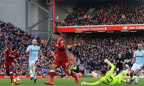 Firmino lừa qua cả thủ môn West Ham để ghi bàn sớm định đoạt kết cục trận đấu.