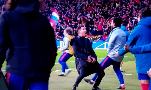 Tình huống chia vui của Simeone.