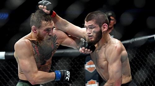 McGregor trong trận đấu MMA gần nhất với Khabib Nurmagomedov. Ảnh: AFP.