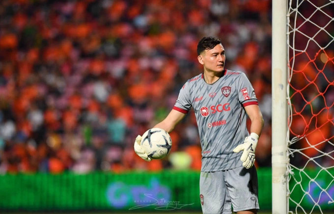 Muangthong United cho biết chưa chốt việc để Văn Lâm chuyển tới đầu quân cho CLB khác.