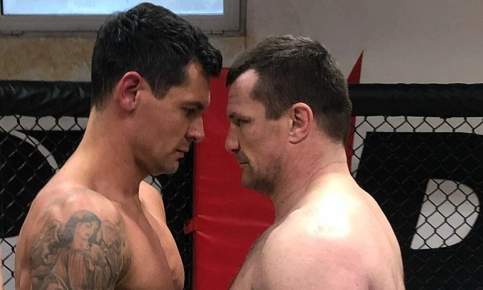 Lovren và Filipovic trước buổi đánh tập.