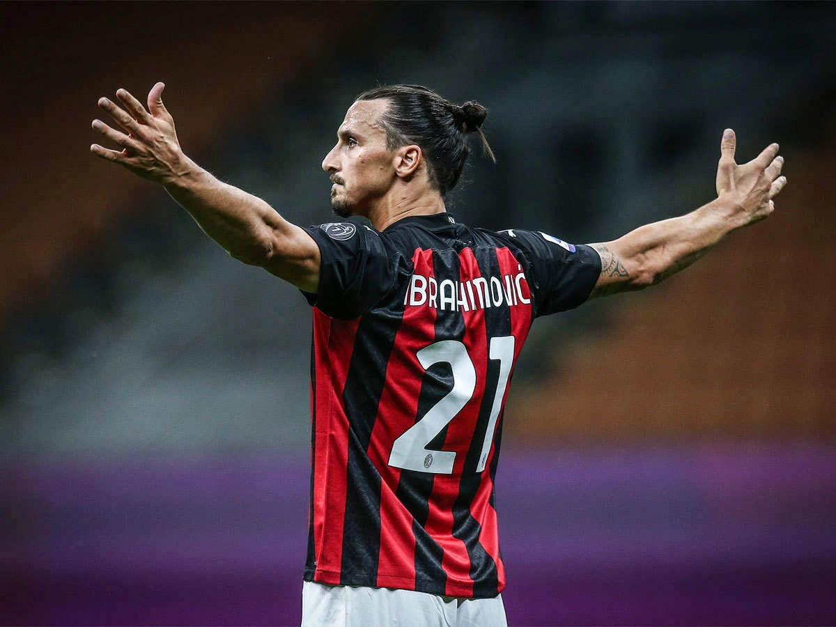 Zlatan Ibrahimovic đổ máu khi AC Milan chịu đòn trong cuộc đua danh hiệu Serie A