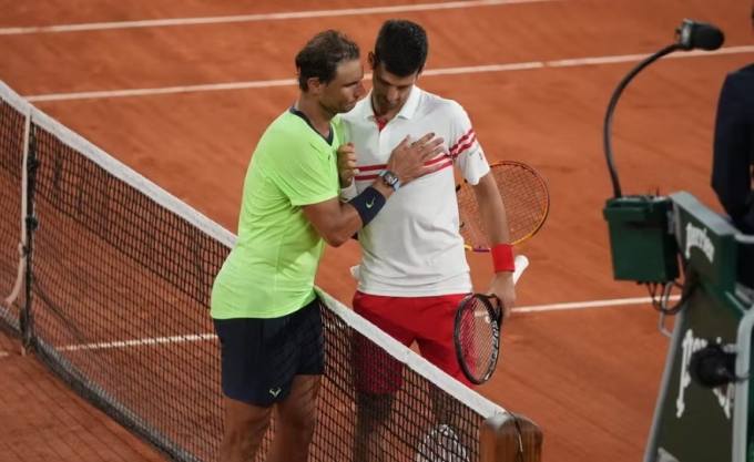 Nadal thua Djokovic 6-3, 3-6, 6-7, 2-6 ở bán kết Roland Garros 2021. Ảnh: ATP