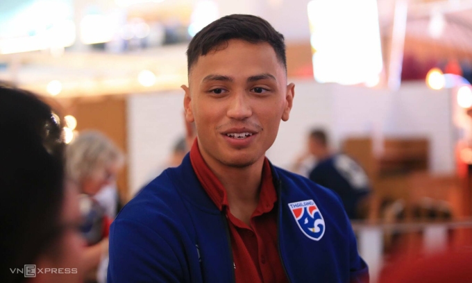 Gustavsson trả lời VnExpress tại sân bay Istanbul, Thổ Nhĩ Kỳ sáng 30/5. Ảnh: Lâm Thoả