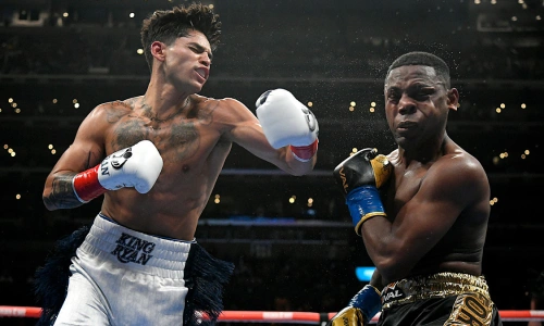 Võ sĩ Mỹ đánh gục đối thủ ba hiệp liền - Báo VnExpress Thể thao