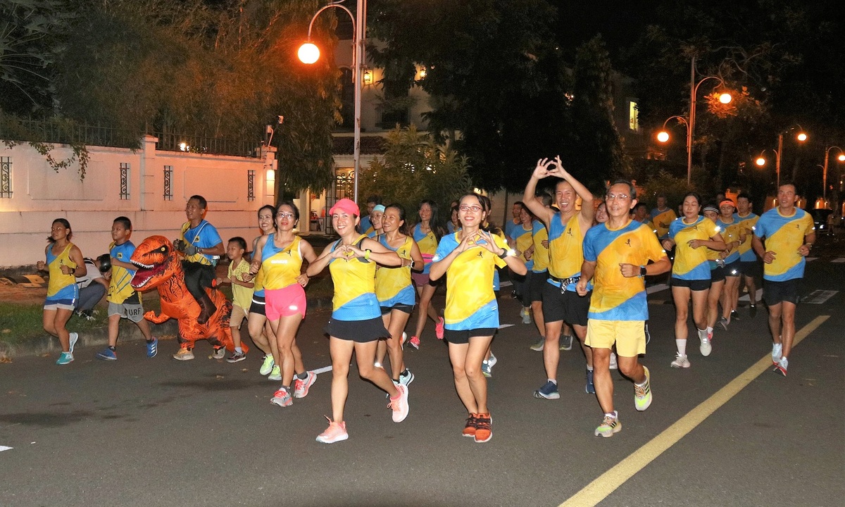 Runner Sài Gòn tăng cường chạy đêm