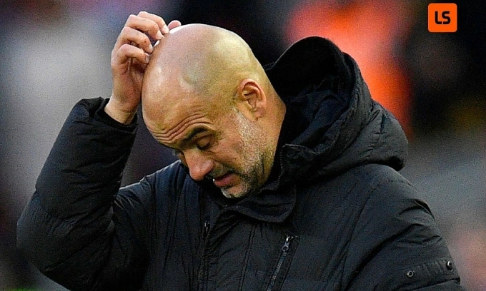 HLV Guardiola thất vọng khi thua Liverpool 0-1 trên sân Anfield ở Ngoại hạng Anh tối 16/10. Ảnh: LS