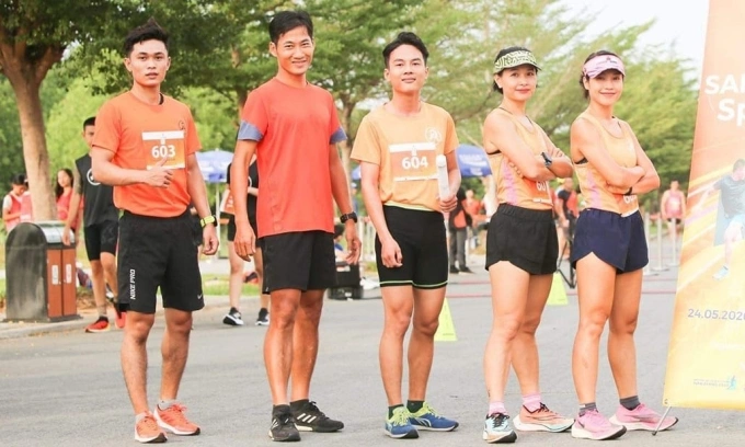 Tấn Tài (a) khi mới tham gia công ty huấn luyện chạy bộ Ultrain. Ảnh: NVCC.