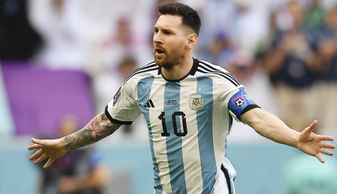 Messi lập loạt kỷ lục ở 2 Messi mừng bàn mở tỷ số trong trận chung kết giữa Argentina với Pháp trên sân Lusail ngày 18/12. Ảnh: Telam