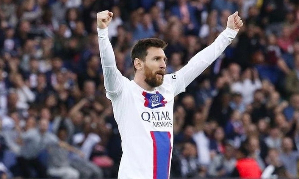 Messi vượt kỷ lục của Ronaldo