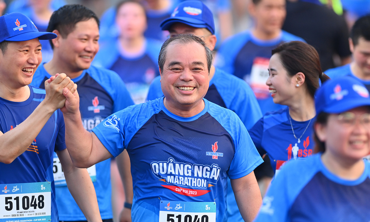Nhiều lãnh đạo tỉnh Quảng Ngãi hoàn thành giải chạy bộ
