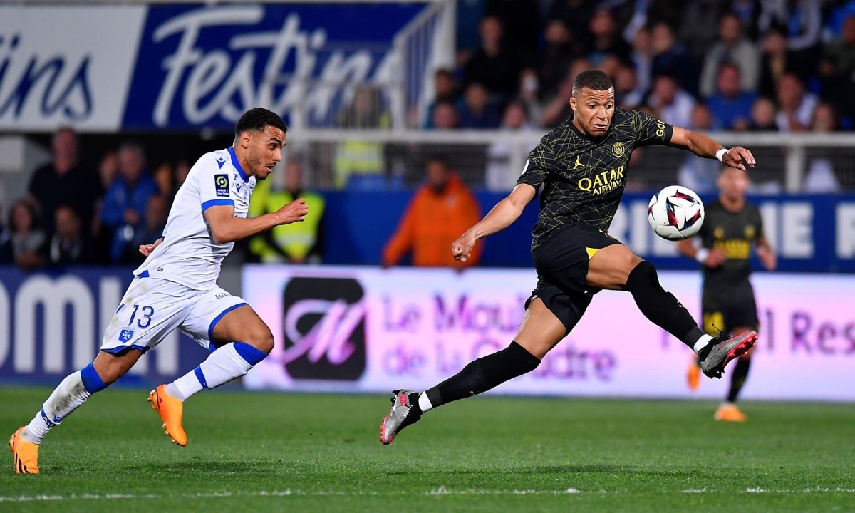 Mbappe ghi cú đúp nhanh nhì sự nghiệp