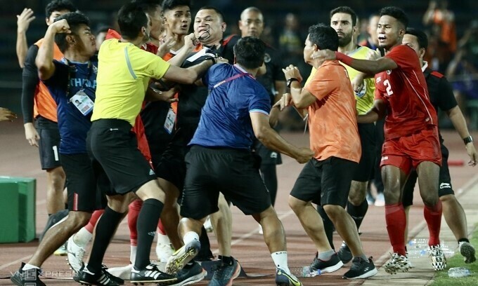 Vụ ẩu đả giữa Thái Lan và Indonesia ở chung kết SEA Games 32. Ảnh: Hiếu Lương