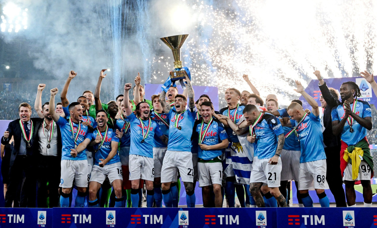 Napoli - nhà vô địch không cần phép màu Maradona