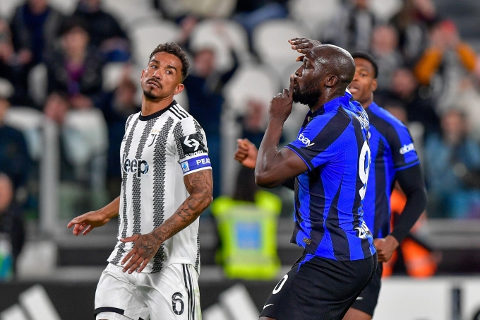 Lkaku ăn mừng bàn thắng cho Inter trong trận đấu với Juventus tại Serie A Lukaku ăn mừng bàn thắng cho Inter trước Juventus