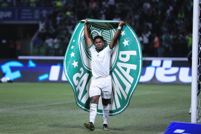 Endrick mừng sau khi ghi bàn giúp Palmeiras vượt qua Novorizontino ở bán kết ngày 28/3, giành quyền vào trận chung kết tranh ngôi vô địch Paulista. Ảnh: Reuters