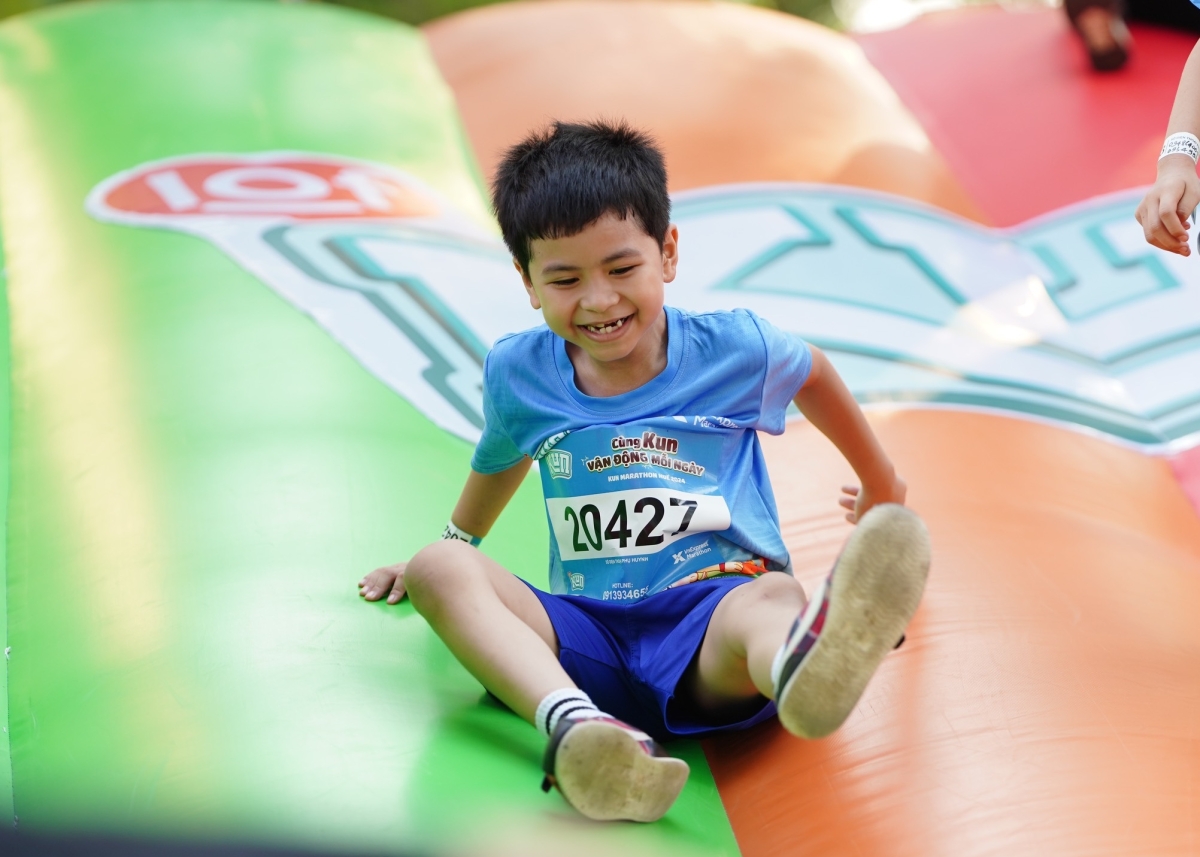 Khoảnh khắc vui nhộn của 2.000 trẻ em chạy đua Kun Marathon Huế