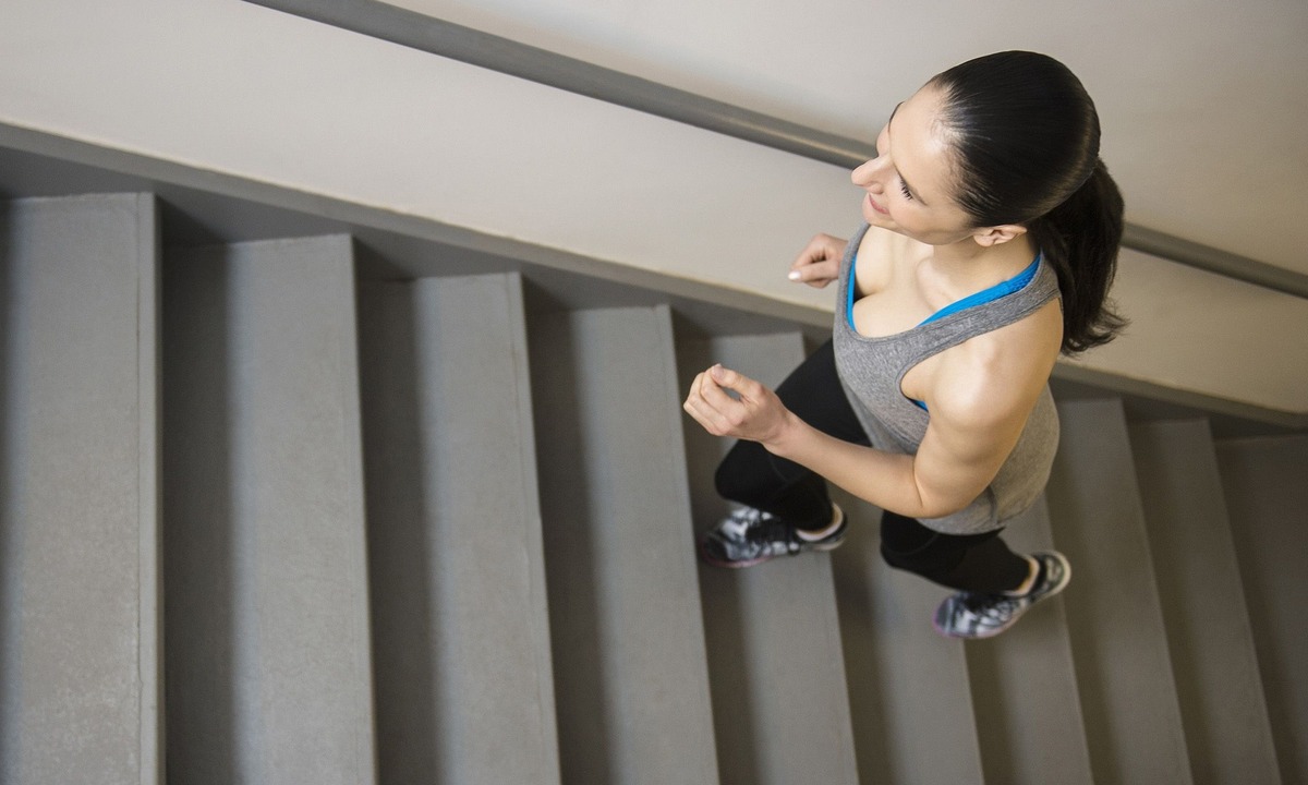 Lợi ích của chạy cầu thang cho runner và cách tích hợp hiệu quả Lợi ích của chạy cầu thang cho runner và cách tích hợp hiệu quả