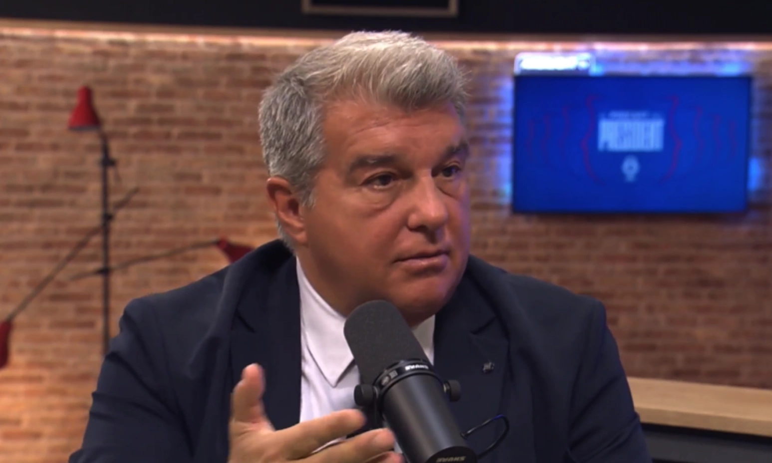 Laporta trong buổi phỏng vấn với kênh truyền hình Barca. Ảnh chụp màn hình