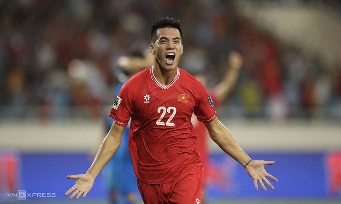 Nguyễn Tiến Linh mừng bàn nâng tỷ số lên 2-1. Ảnh: Lâm Thỏa