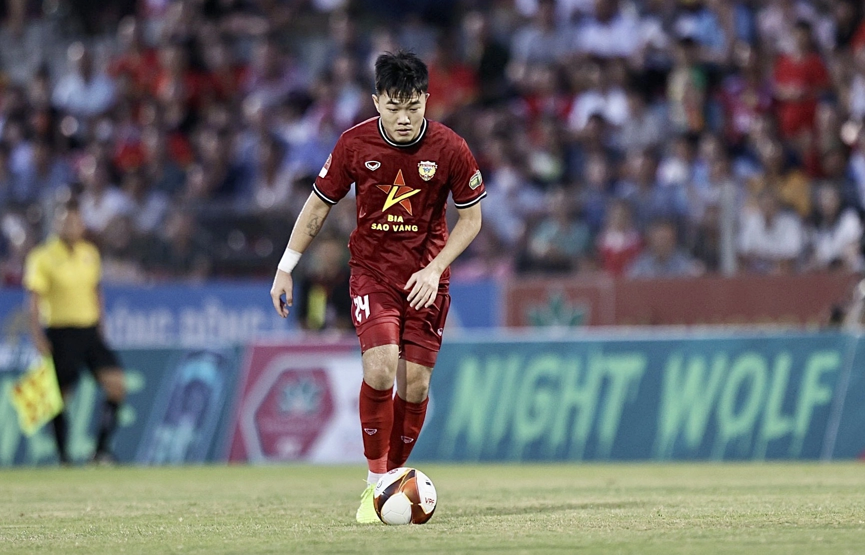 Lương Xuân Trường đá phạt trong trận Hà Tĩnh hòa Thể Công 1-1 ở vòng 23 V-League 2023-2024. Ảnh: Xuân Thuỷ