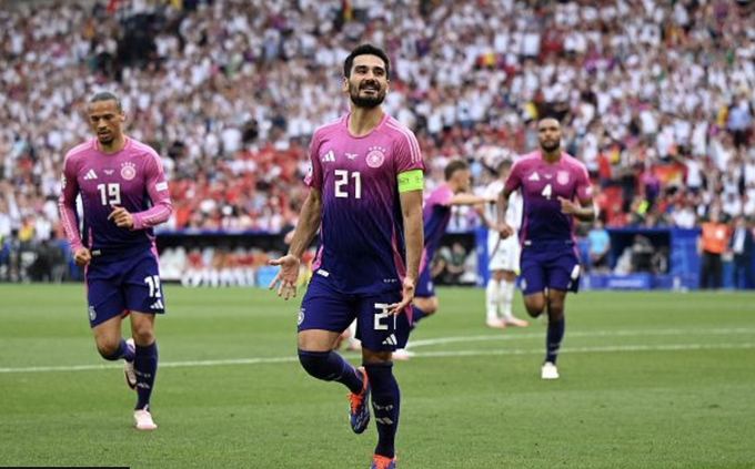 Gundogan mừng bàn nâng tỷ số lên 2-0 cho Đức. Ảnh: AFP.