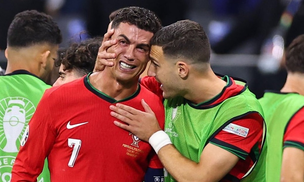 Chuyên gia tâm lý: 'Ronaldo khóc không phải vì yếu đuối' - Báo VnExpress Thể thao