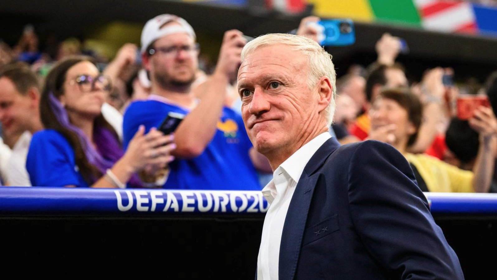 Deschamps chỉ đạo tuyển Pháp trong một trận đấu tại Euro 2024. Ảnh: DPA