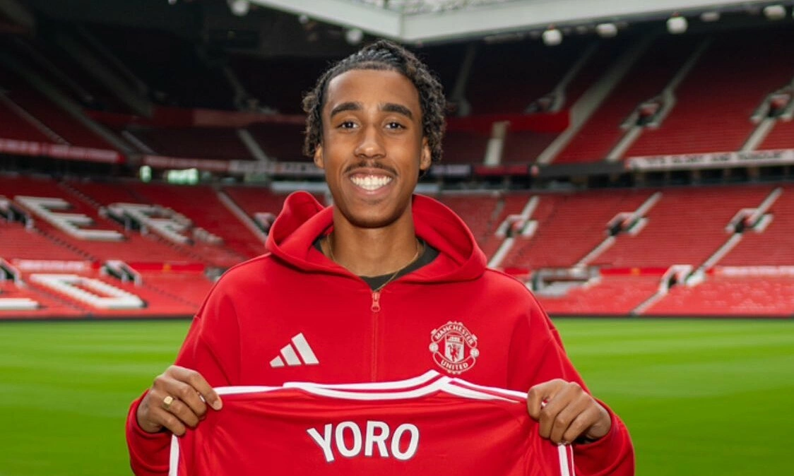 Yoro ra mắt Man Utd ở Old Trafford ngày 18/7/2024. Ảnh: ManUtd