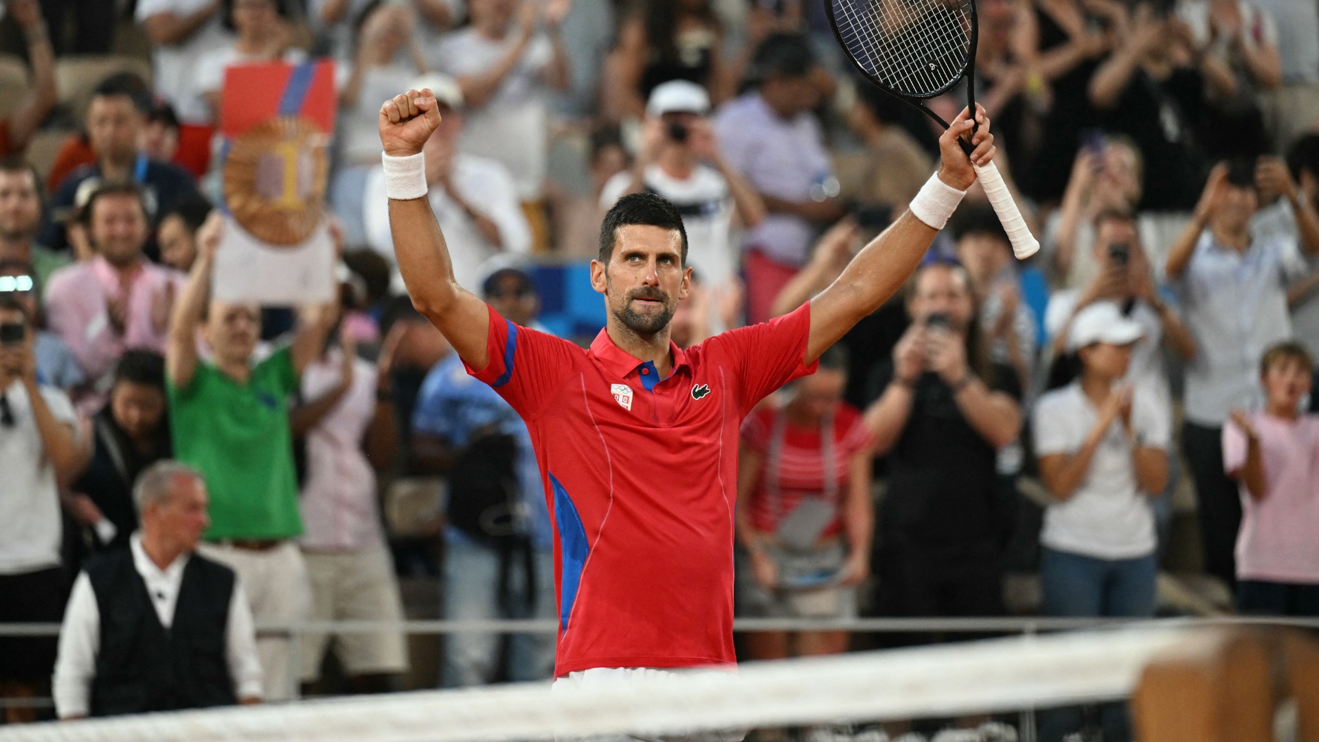 Djokovic mừng chiến thắng ở tứ kết đơn nam Olympic Paris hôm 1/8. Ảnh: Reuters