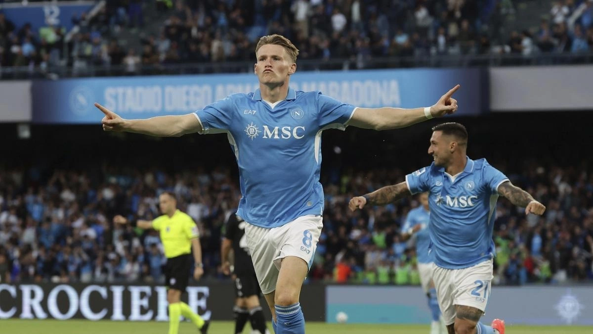 McTominay mừng bàn ghi ngay phút thứ nhất trận Napoli 3-1 Como ở Serie A hôm 4/10. Ảnh: AP