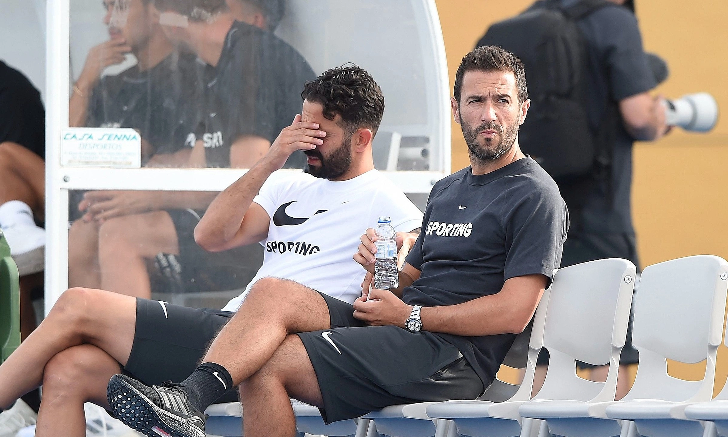 Viana (phải) làm Giám đốc Bóng đá của Sporting Lisbon từ 2018. Ảnh: A Bola