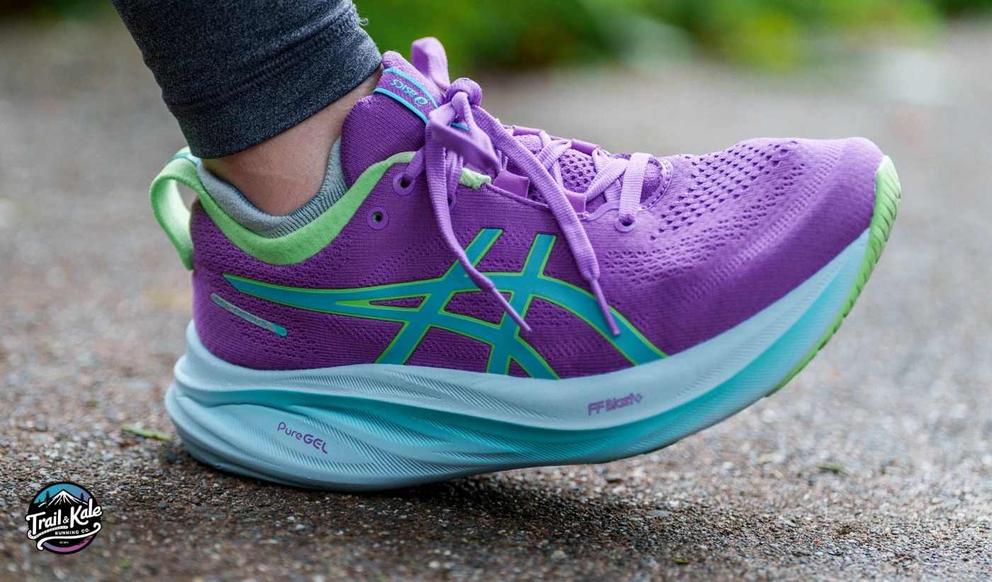 Giày Asics Gel Nimbus 26 được thiết kế với mục tiêu đem lại cảm giác êm ái, nên có đế giữa kết hợp với bọt FLYTEFOAM BLAST+ ECO, mang đến cảm giác êm ái và phản hồi tốt hơn. Công nghệ PureGEL đặc trưng của Asics được đặt dưới gót chân để đảm bảo khả năng hấp thụ tác động tối ưu trong khi vẫn duy trì độ thanh thoát cho đôi giày.