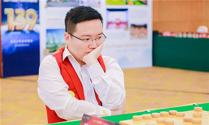 Kỳ thủ cờ tướng số hai Trung Quốc, Trịnh Duy Đồng năm 2021. Ảnh: Trung Quốc Thể dục Báo
