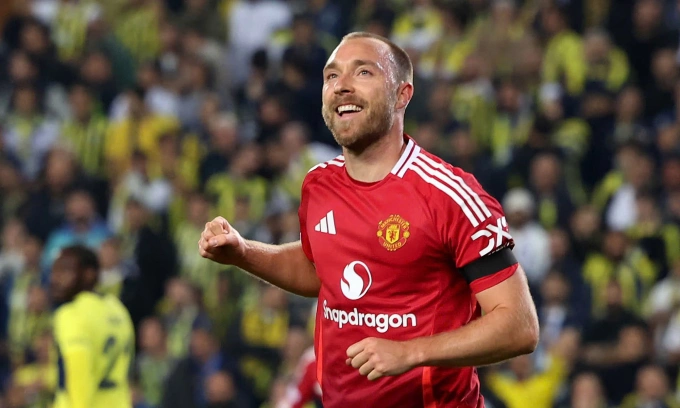 Eriksen mừng bàn mở tỷ số cho Man Utd trước Fenerbahce. Ảnh: Reuters